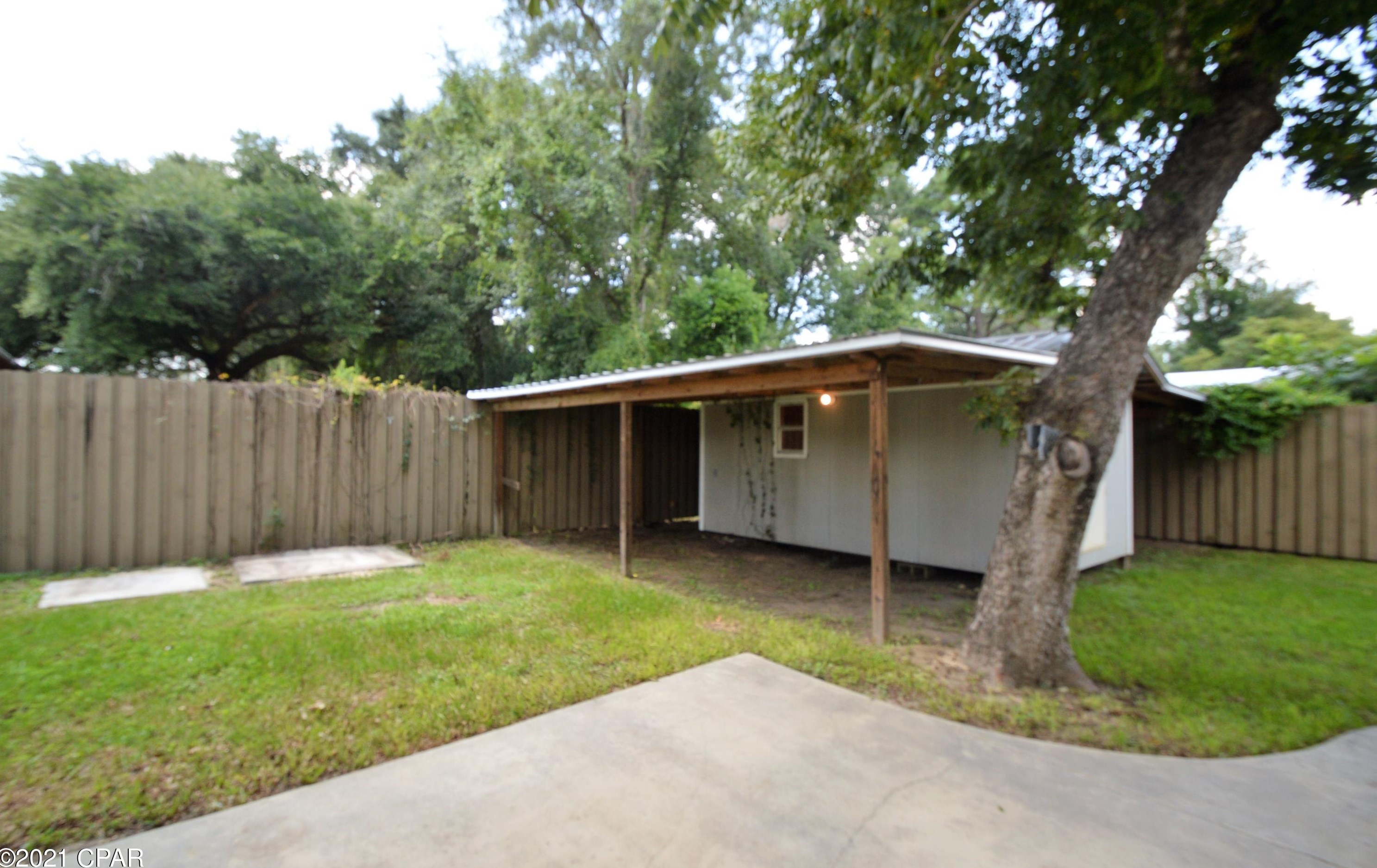 1105 State St, Bonifay FL  32425-1402 exterior