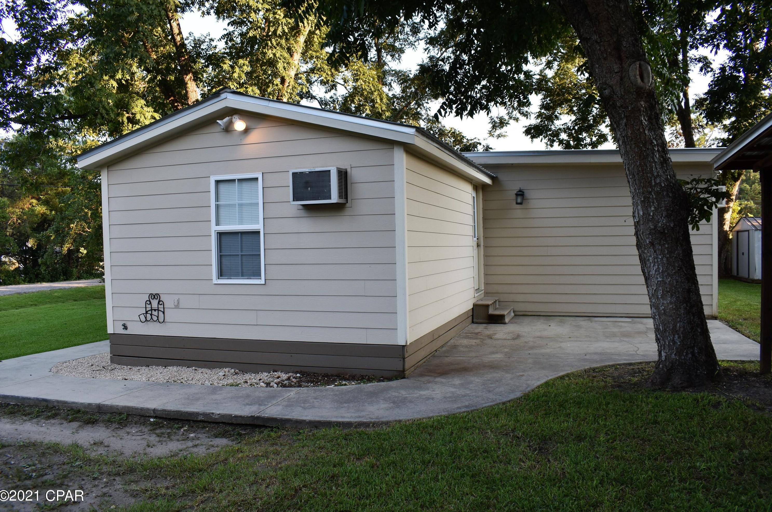 1105 State St, Bonifay FL  32425-1402 exterior