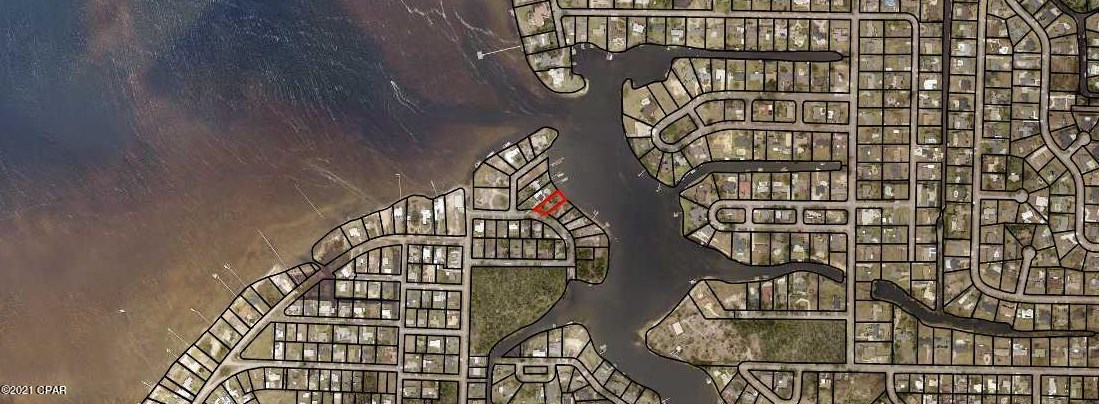 3709 Shoreline Cir, Panama City FL  32405-1213 exterior
