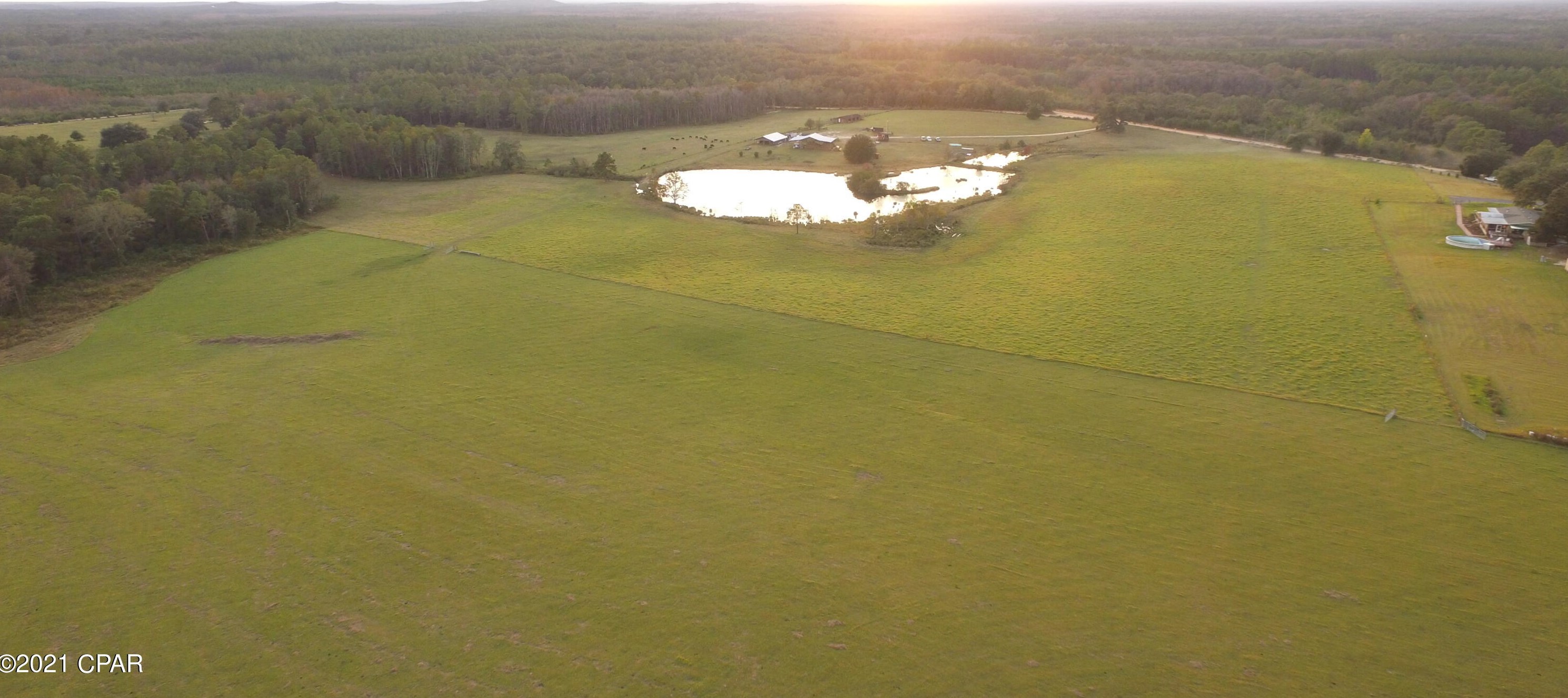 1787 River Rd, Caryville, FL 32427