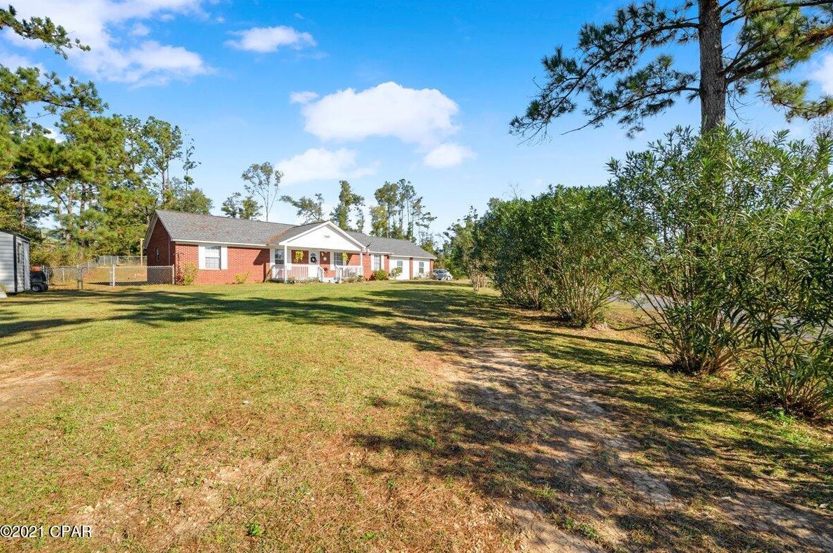 4991 Flynt Dr, Marianna, FL 32446