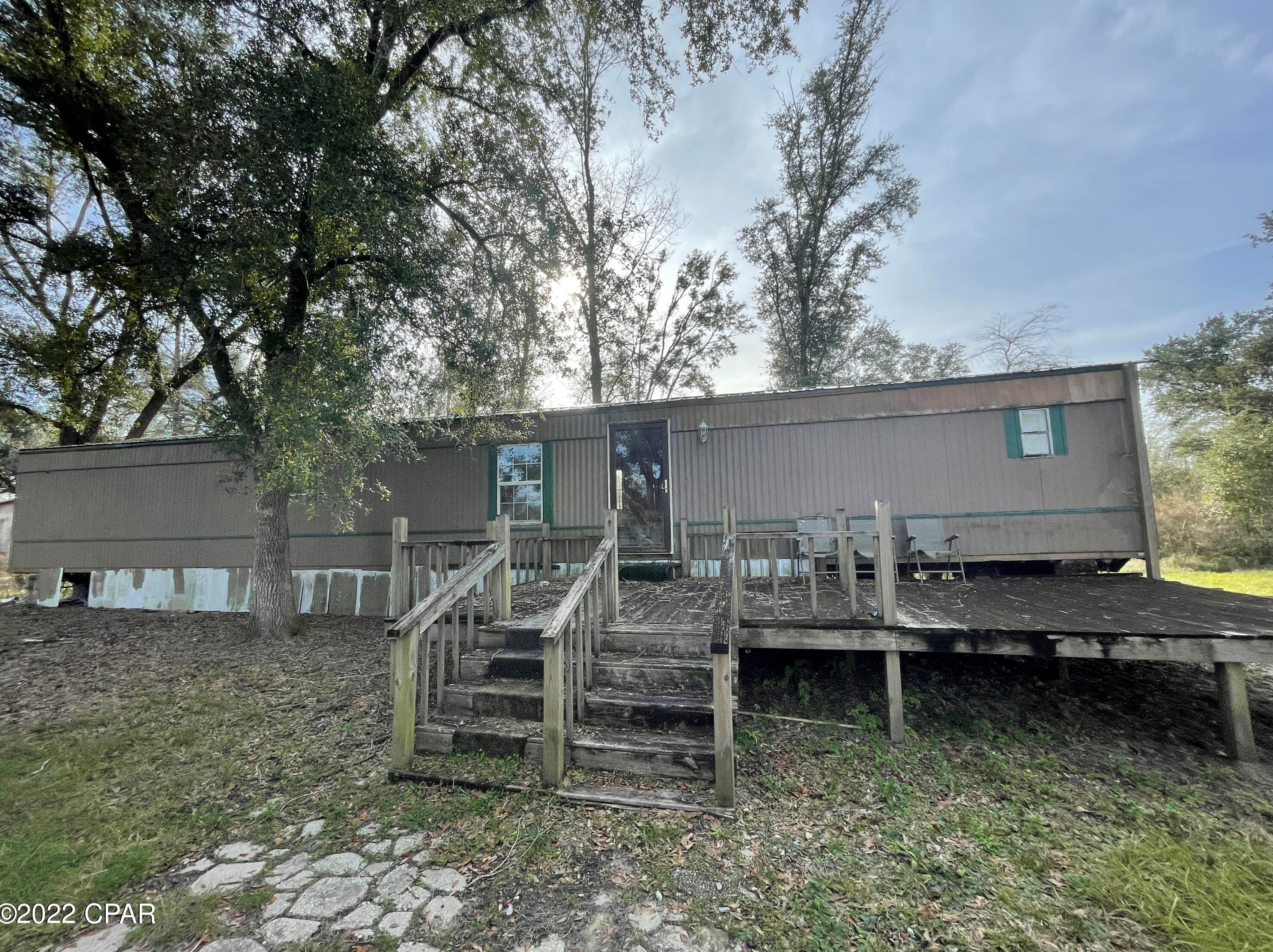 2127 Blue Pond Ln, Grand Ridge, FL 32442