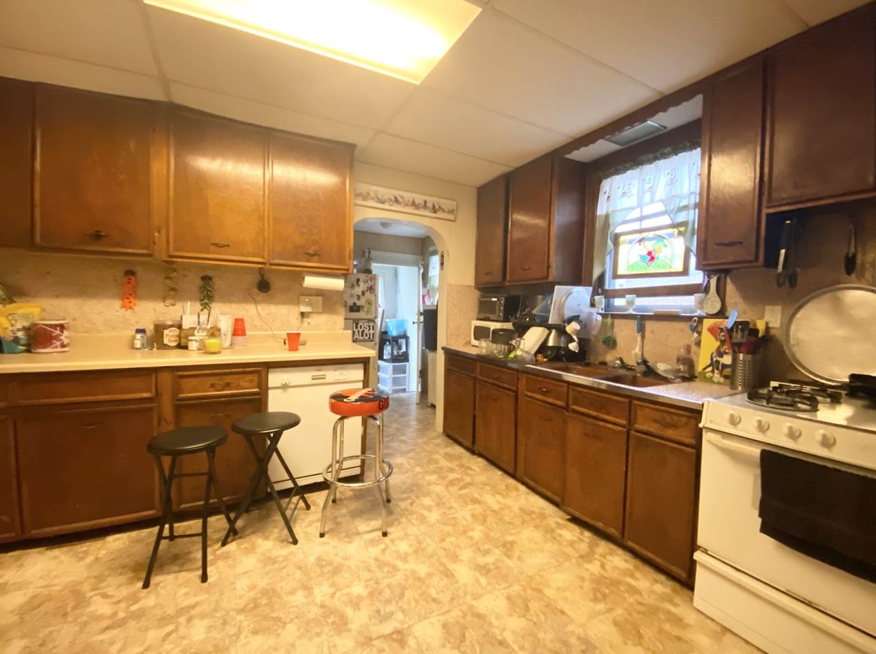 733 Irving Pl, Secaucus, NJ 07094-3218