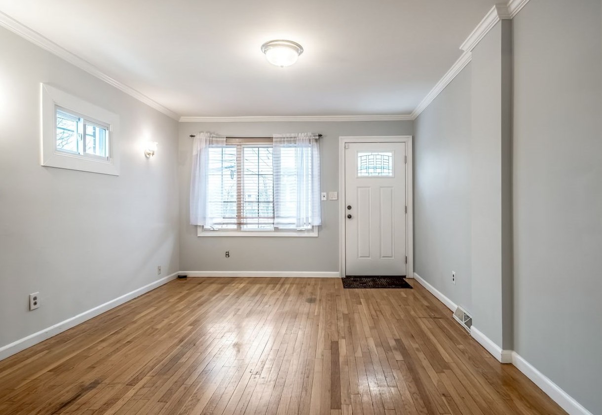 34 Waldo Ave, Jersey City, NJ 07306-1439