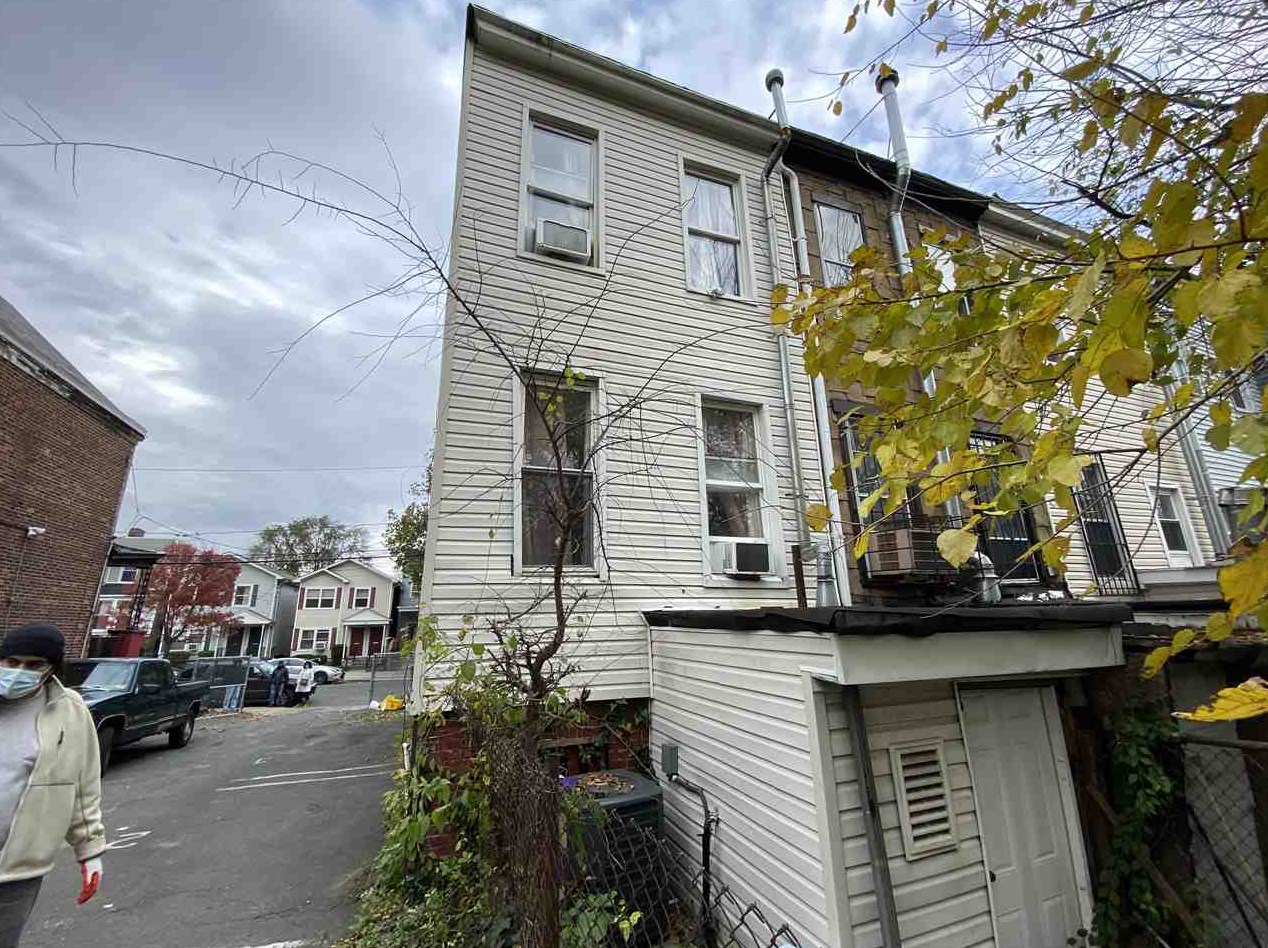 101 Orient Ave, Jersey City, NJ 07305-3640