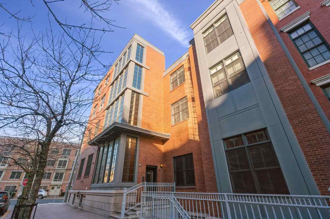 122 River St, Jersey City, NJ 07302-4380