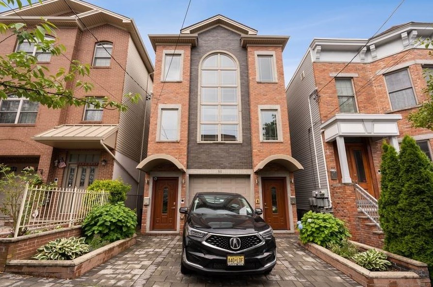 99 Leonard St, Jersey City, NJ 07307-3101