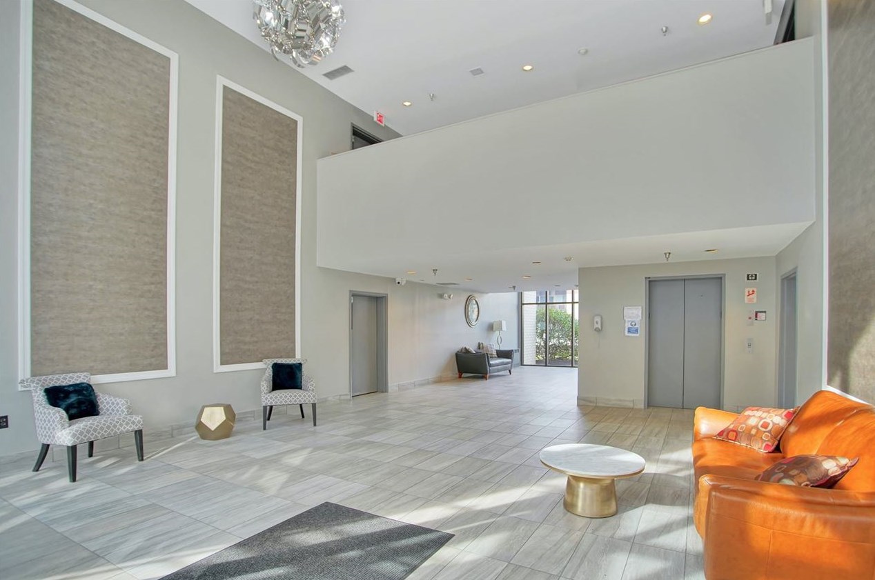 1111 River Rd, Edgewater, NJ 07020-1335