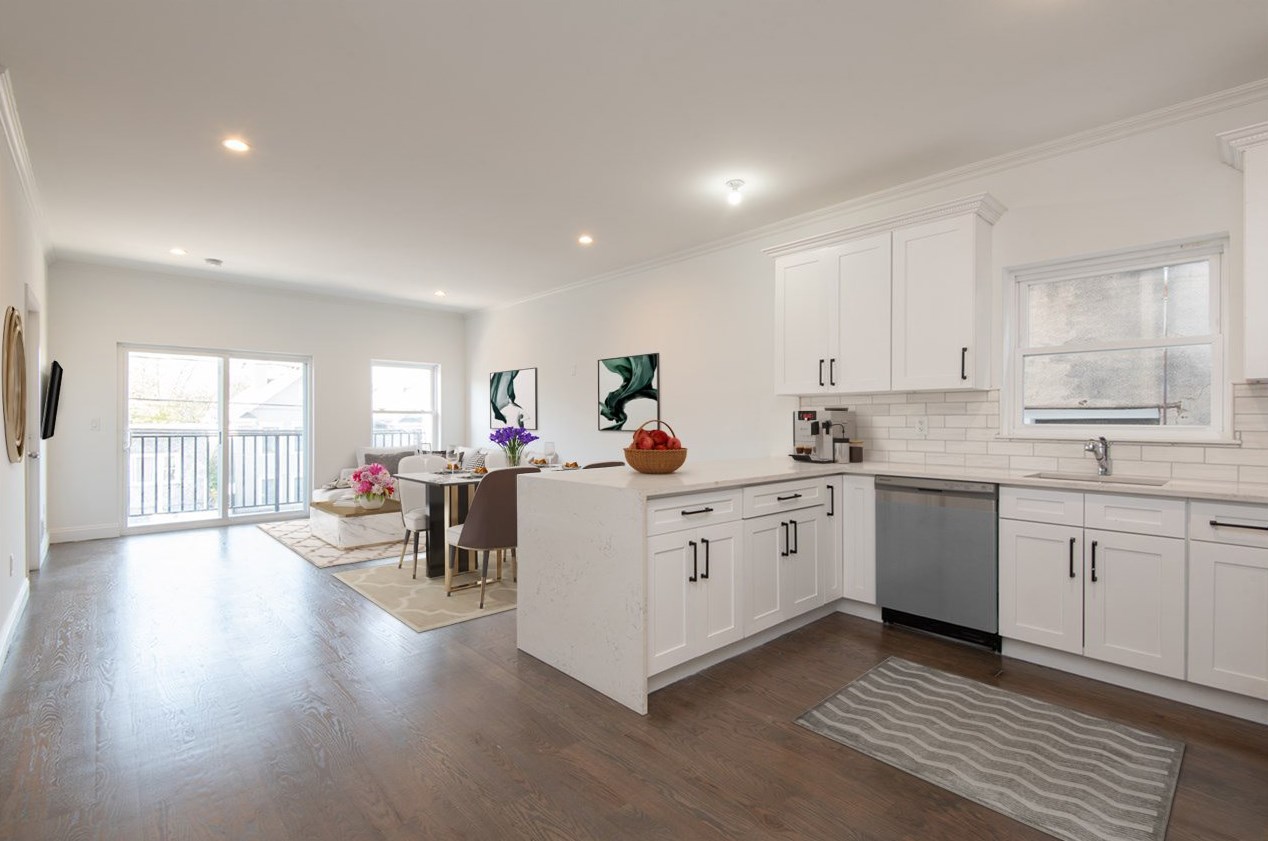 94 Pamrapo Ave, Jersey City, NJ 07305-2419