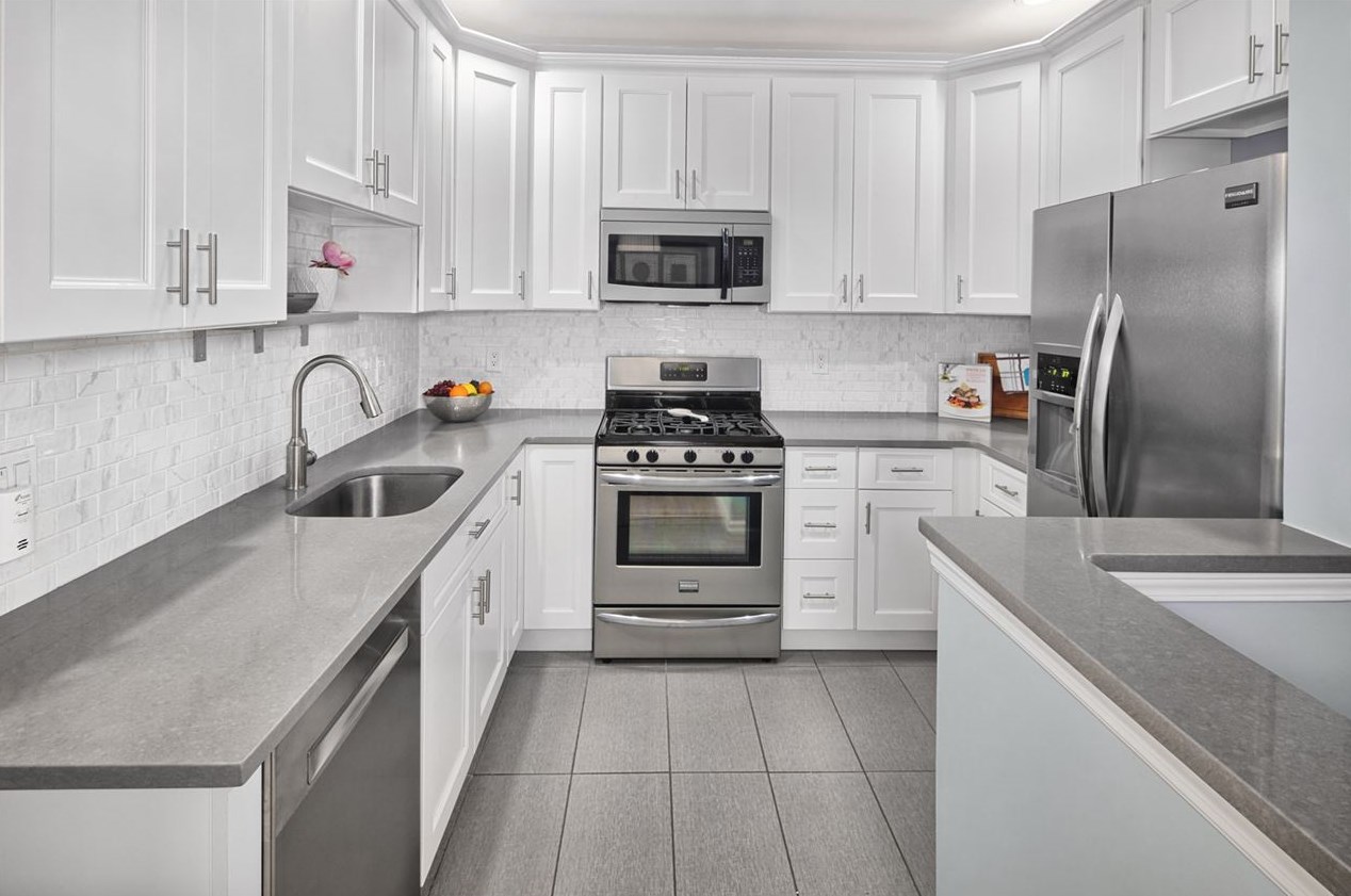 312 Midland Ct, West New York, NJ 07093-8321