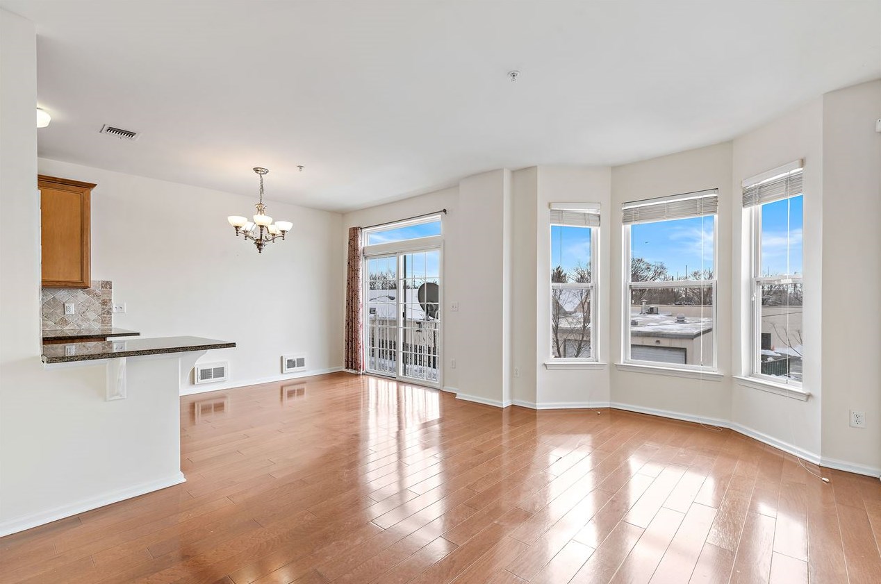275 Custer Ave, Jersey City, NJ 07305-1705