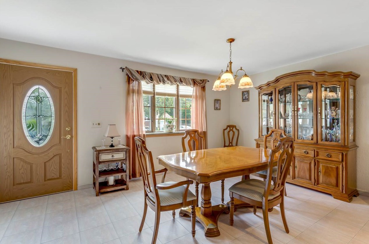 693 Minnie Pl, Secaucus, NJ 07094-3120