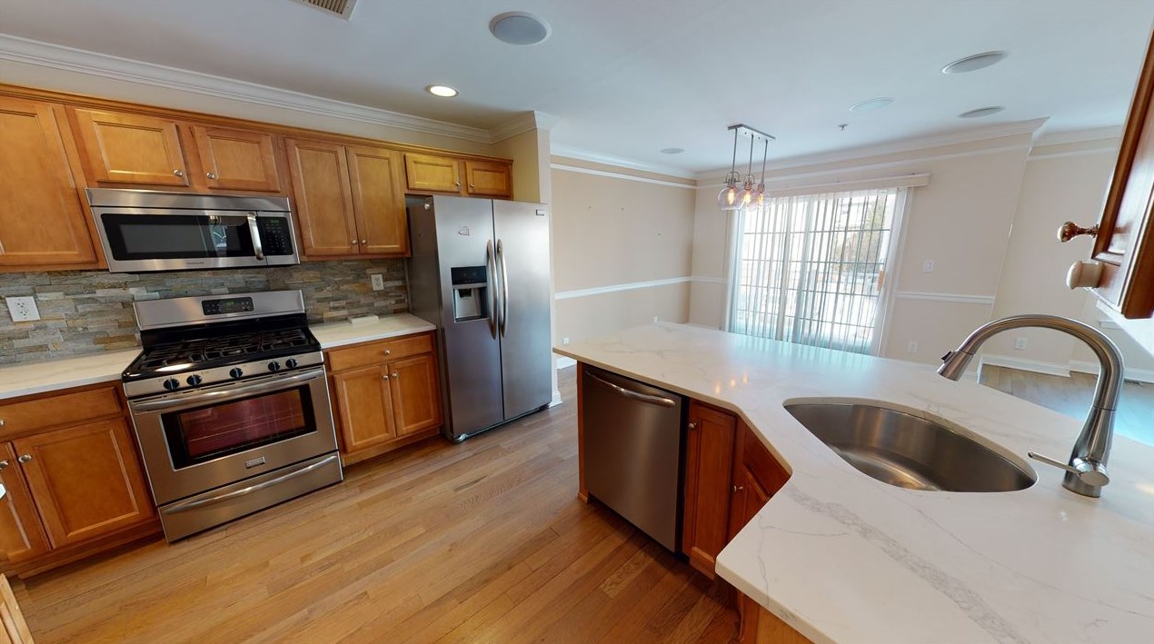 207 Blue Heron Dr, Secaucus NJ 07094-2937 exterior