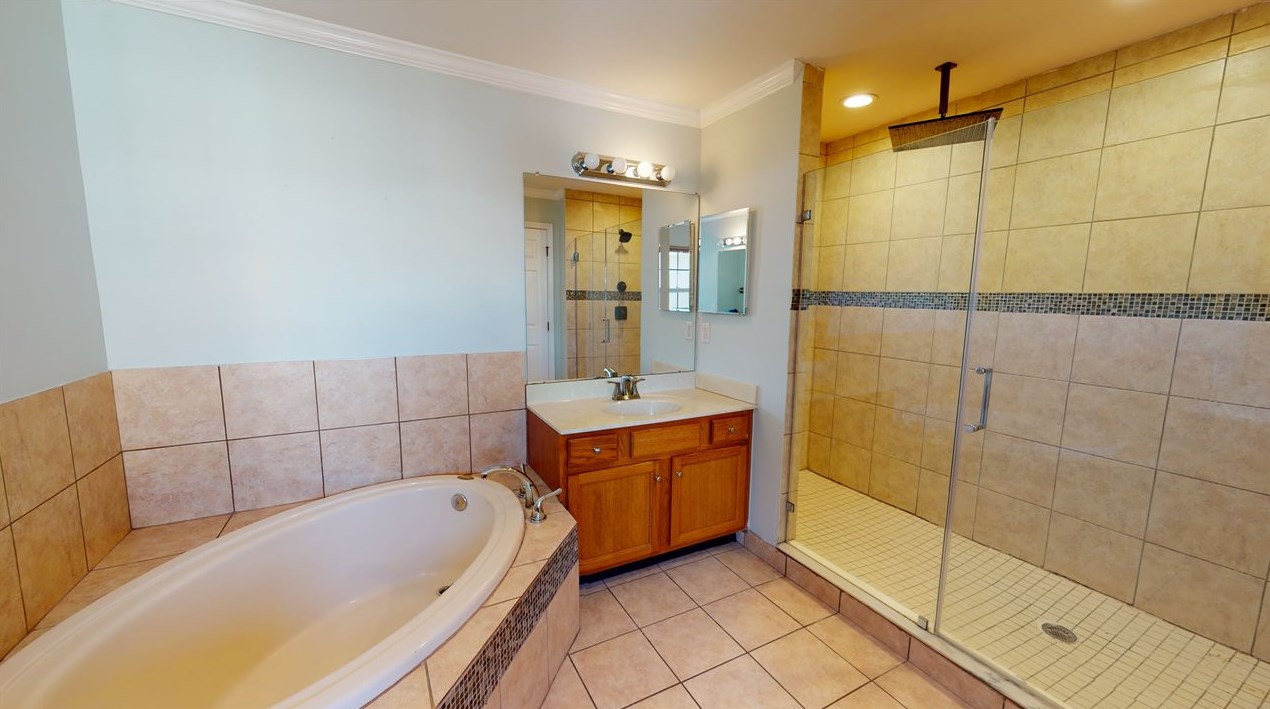 207 Blue Heron Dr, Secaucus NJ 07094-2937 exterior