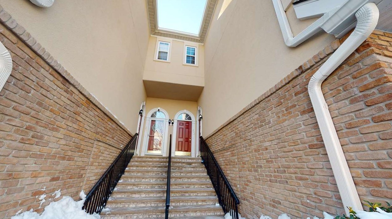 207 Blue Heron Dr, Secaucus NJ 07094-2937 exterior