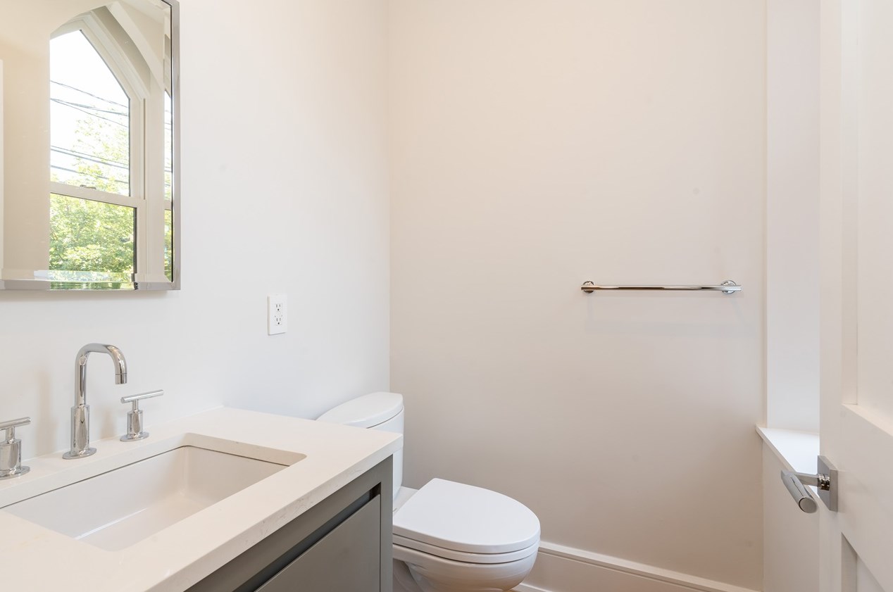 162 Mercer St, Jersey City NJ  07306-2401 exterior