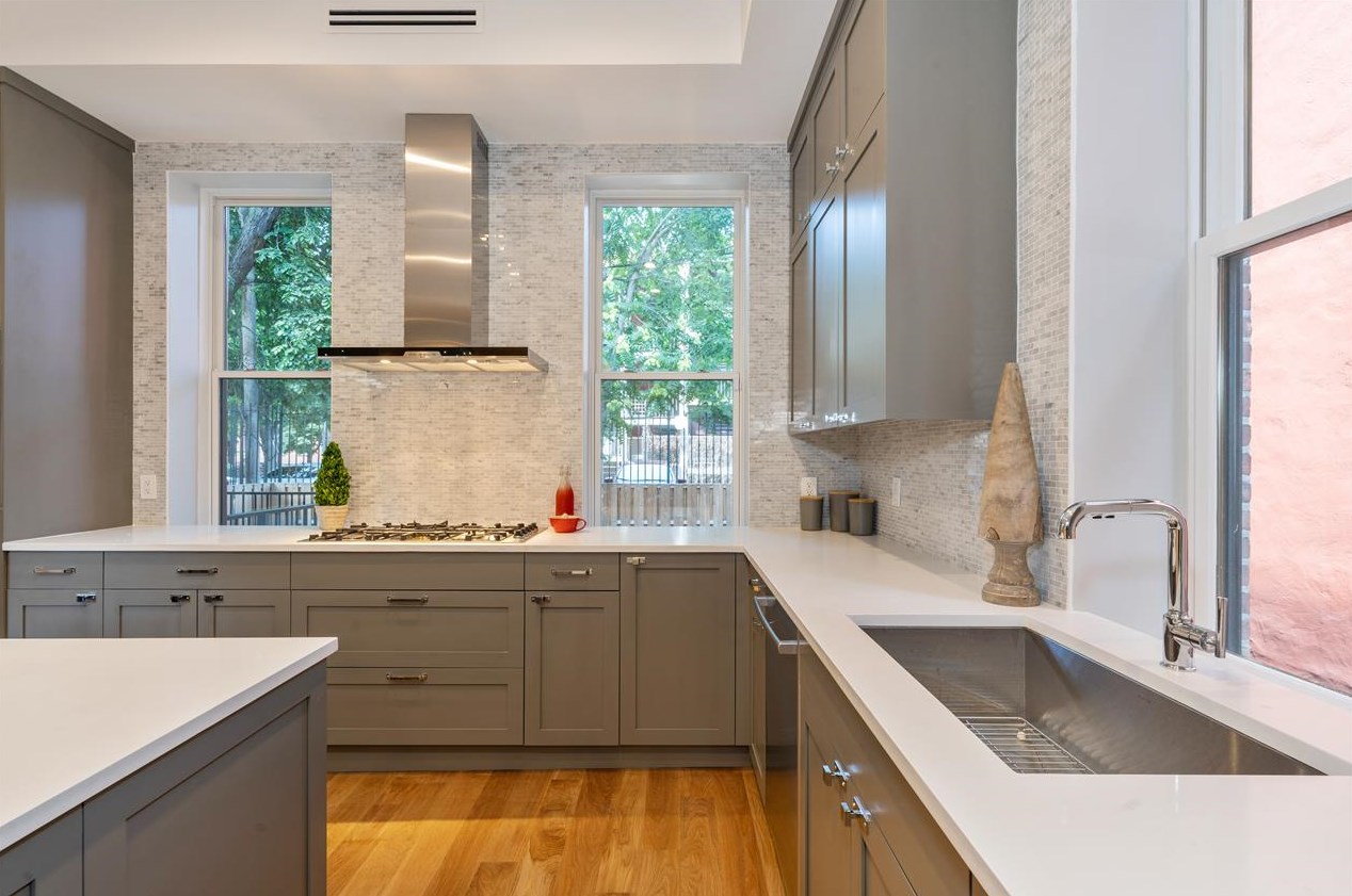 162 Mercer St, Jersey City NJ  07306-2401 exterior