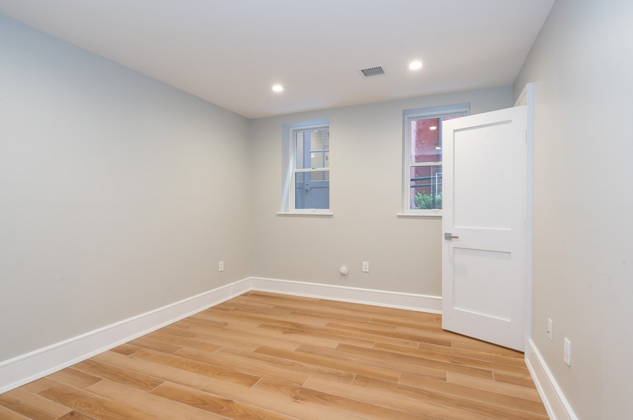 162 Mercer St, Jersey City NJ  07306-2401 exterior