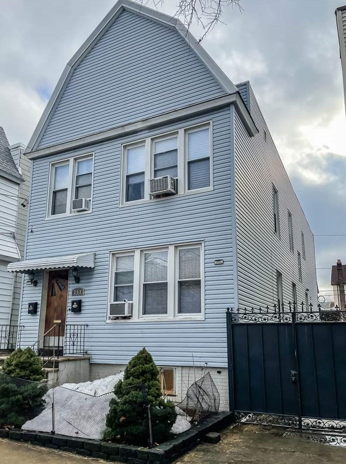 353 Van Nostrand Ave, Jersey City, NJ 07305-1308