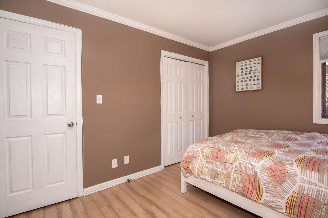 581 Sanderling Ct, Secaucus NJ 07094-2220 exterior