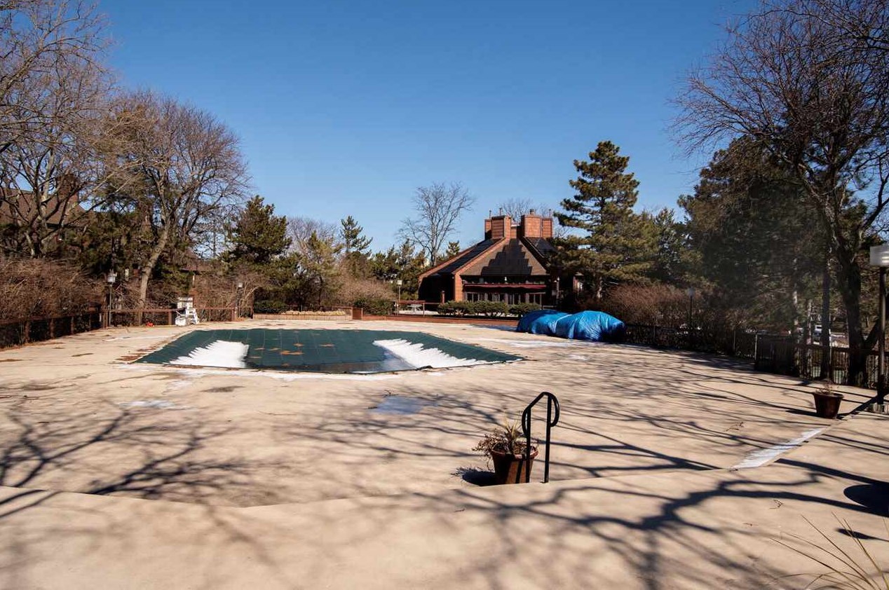 581 Sanderling Ct, Secaucus NJ 07094-2220 exterior