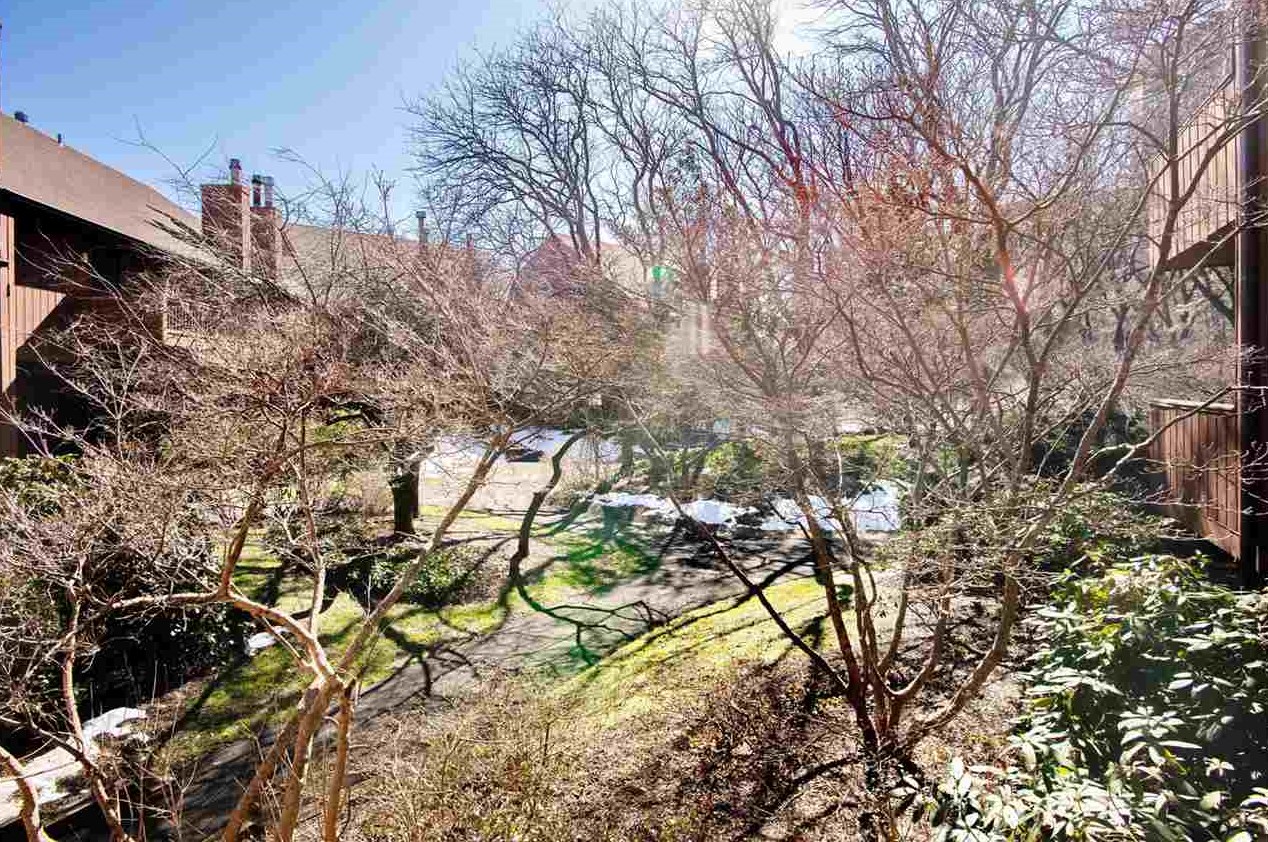 581 Sanderling Ct, Secaucus NJ 07094-2220 exterior