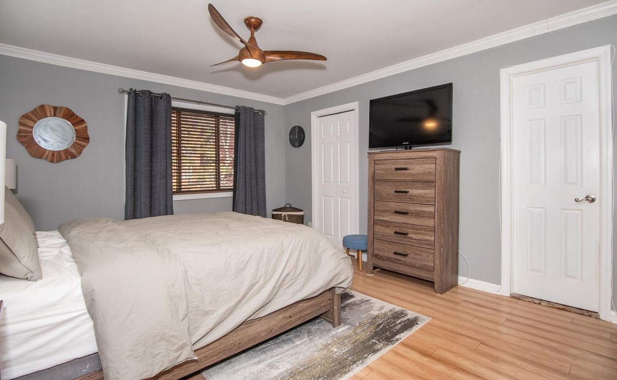 581 Sanderling Ct, Secaucus NJ 07094-2220 exterior