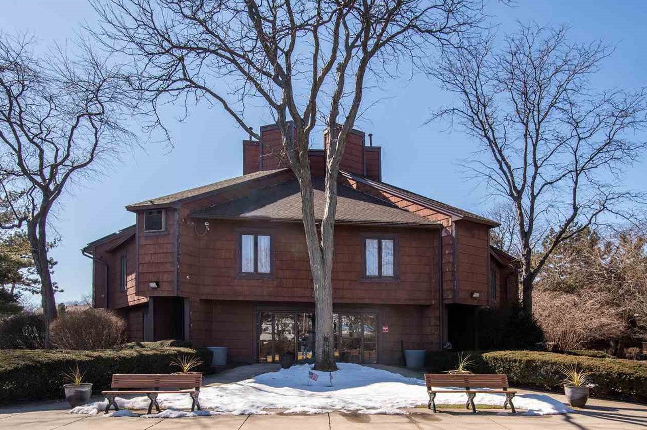 581 Sanderling Ct, Secaucus NJ 07094-2220 exterior