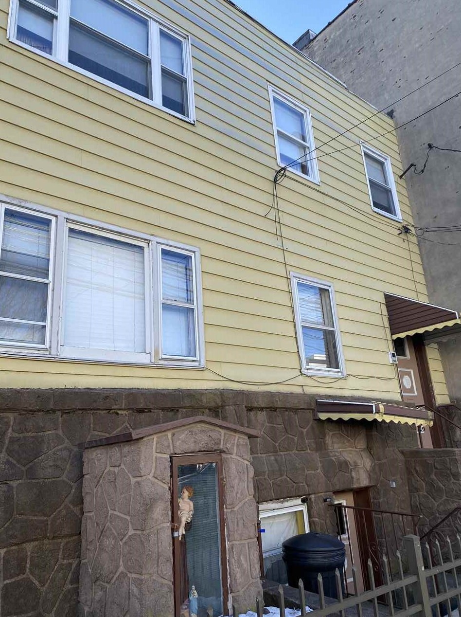 131 Hopkins Ave, Jersey City, NJ 07306-2516