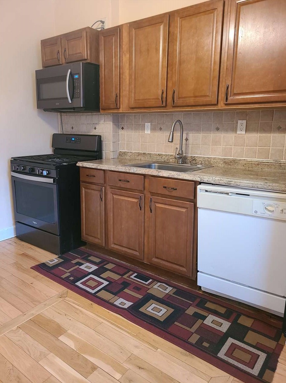 212 Plainfield Ave #2, Jersey City, NJ 07306