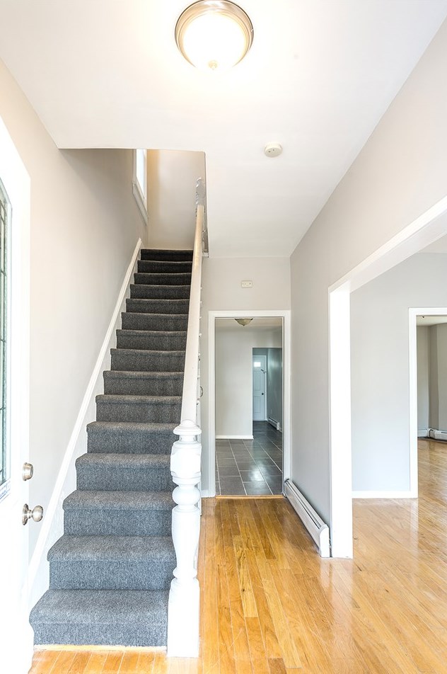90 W 44th St, Bayonne, NJ 07002