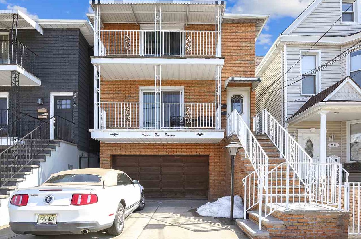 2514 Palisade Ave, Union City, NJ 07086