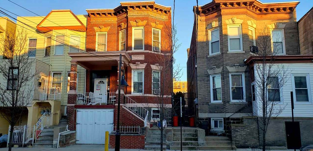 2008 Kerrigan Ave, Union City, NJ 07087