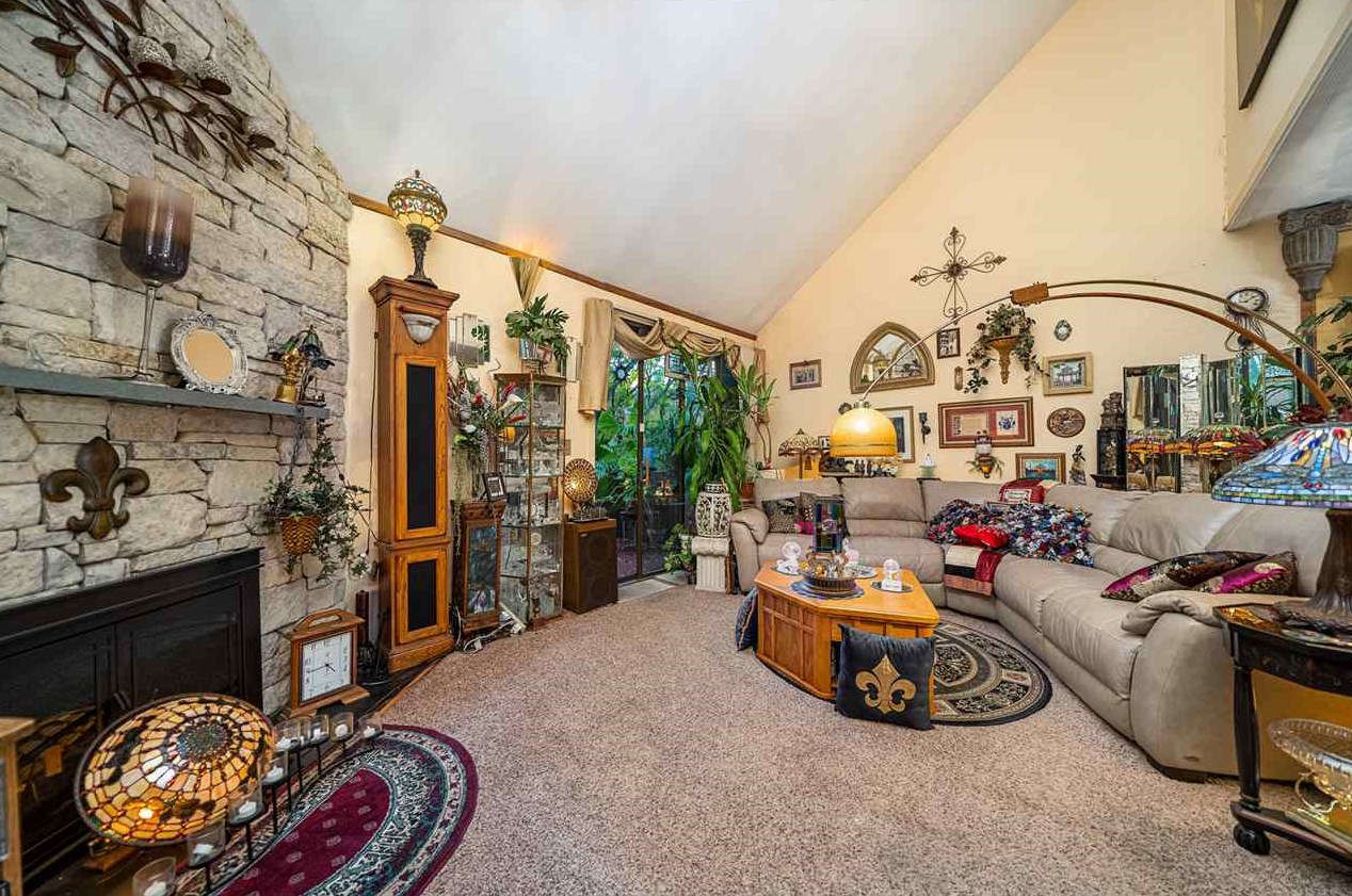 458 Dunlin Plz, Secaucus, NJ 07094-2202