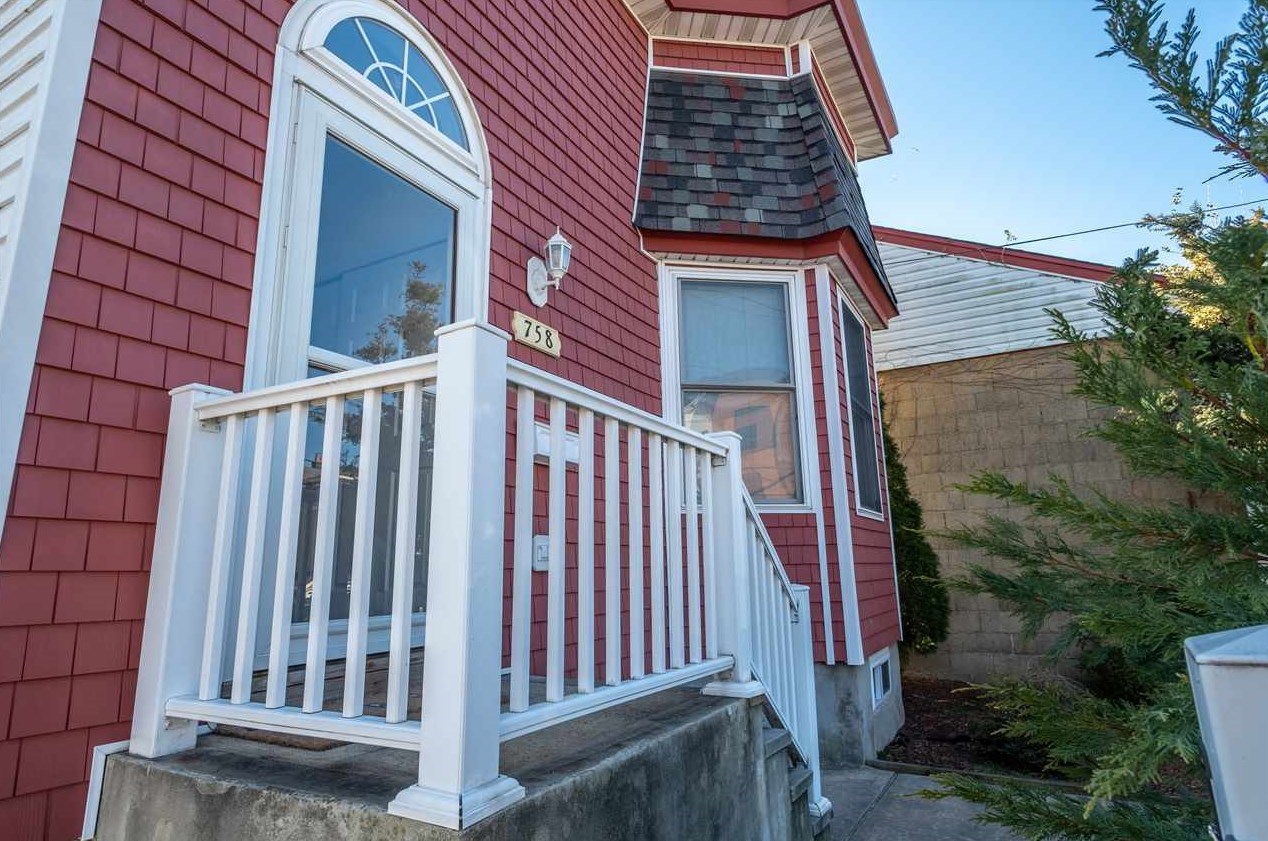 758 Humboldt St, Secaucus NJ  07094-3233 exterior