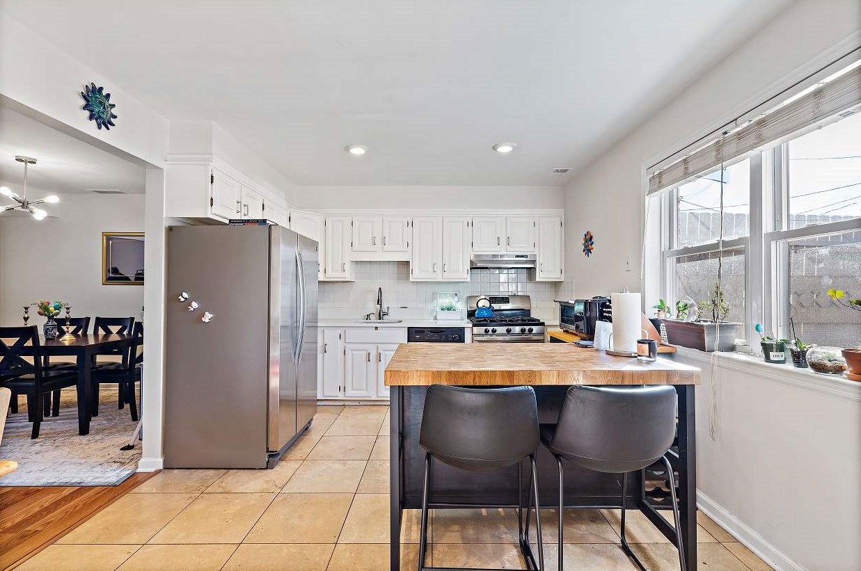 371 Monmouth St, Jersey City, NJ 07302-3417