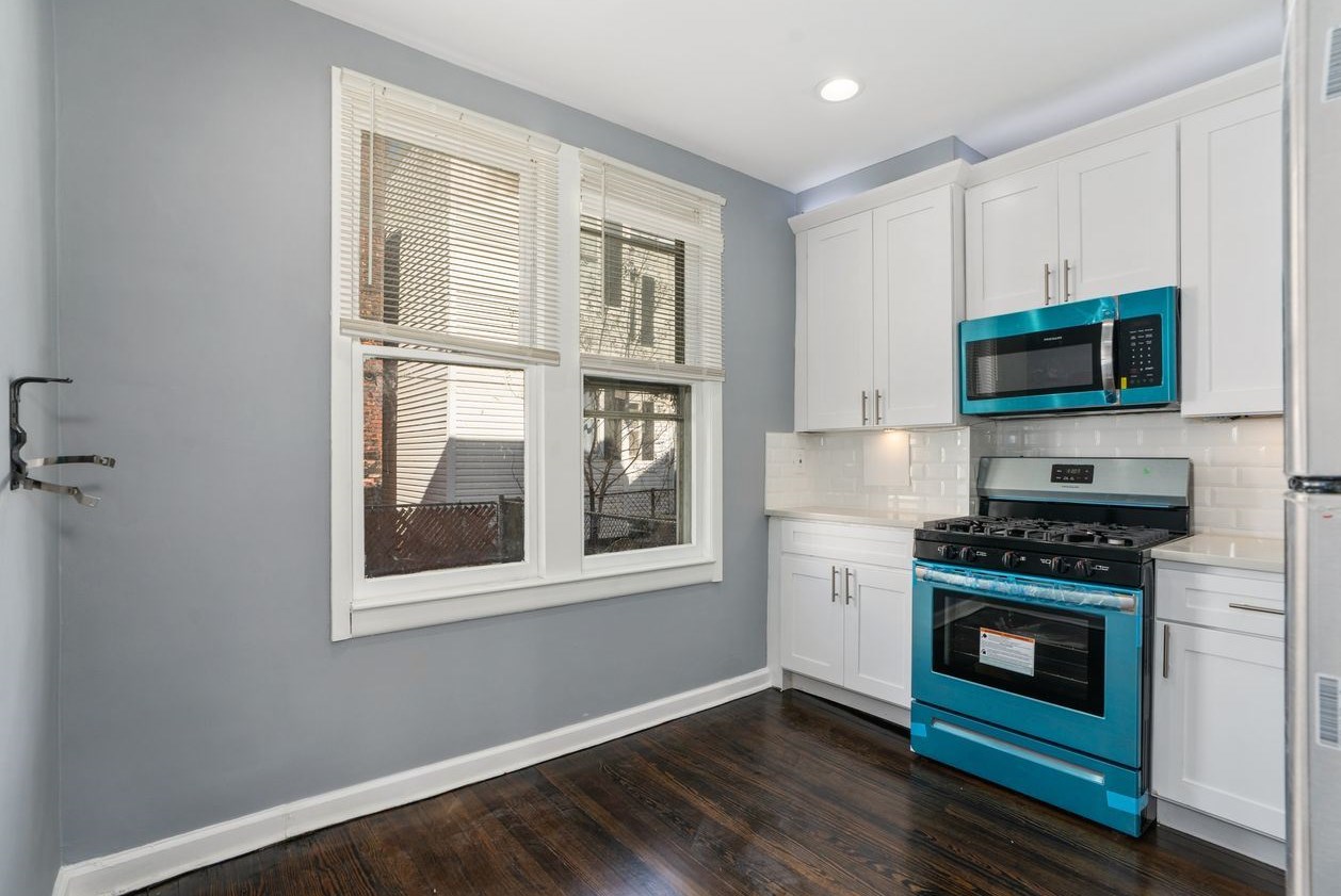 212 Hopkins Ave, Jersey City, NJ 07306-3518