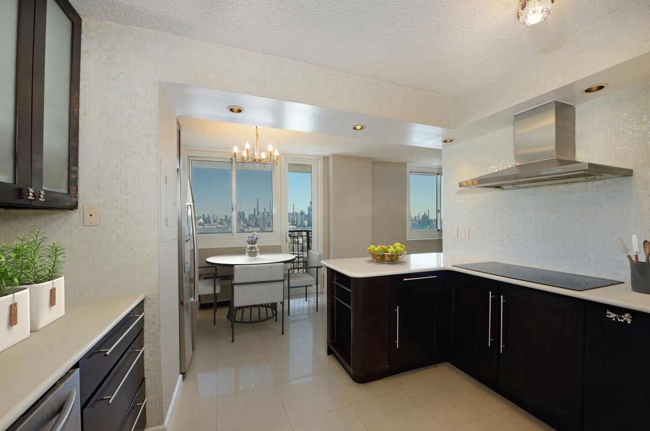 100 Manhattan Ave #2006, Union City, NJ 07087