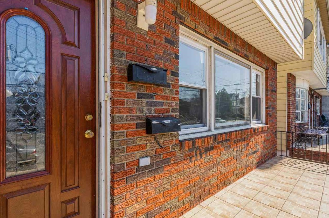 694 Ave E, Bayonne, NJ 07002