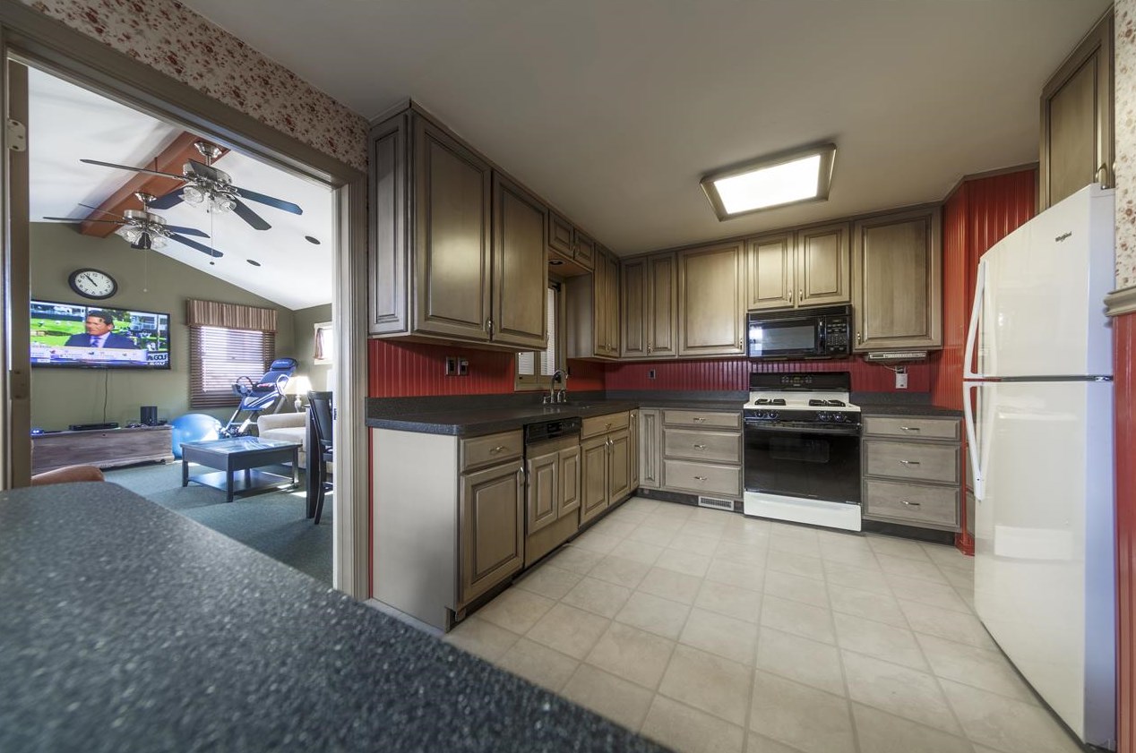 81 W 49th St, Bayonne, NJ 07002