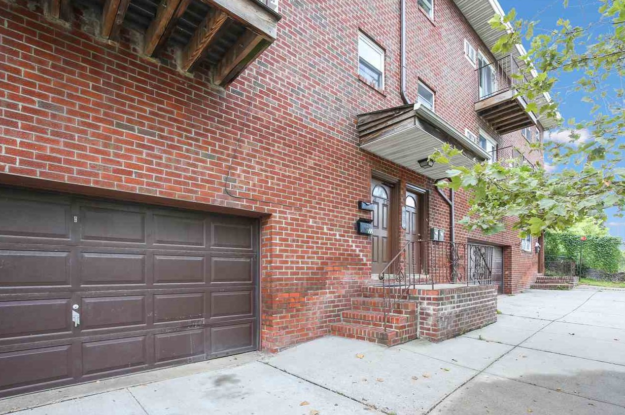 2200 Paterson Plank Rd #24, North Bergen, NJ 07047