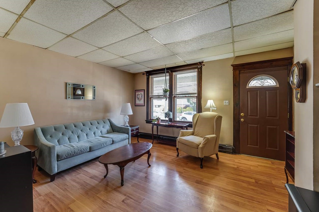 24 E 28th St, Bayonne, NJ 07002