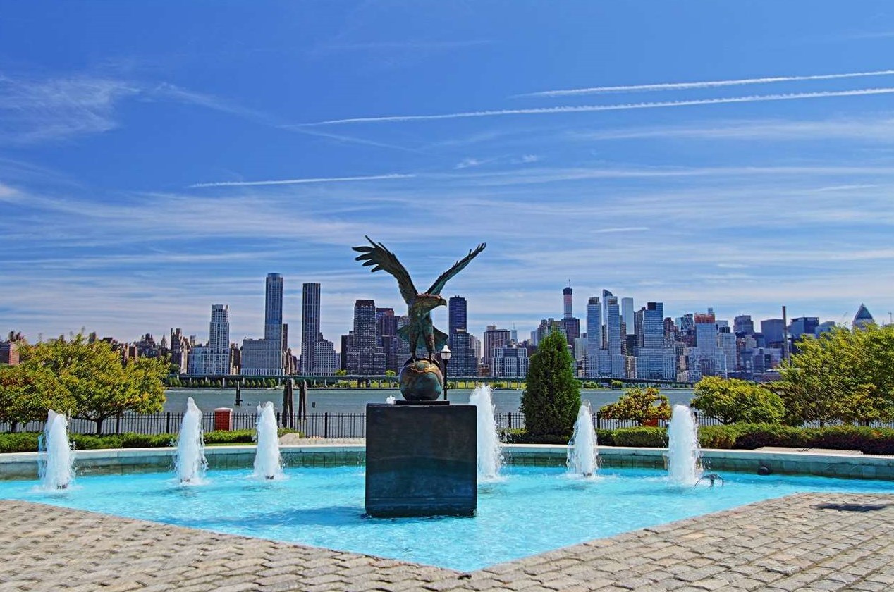 17 Lydia Dr, West New York NJ  07093-8380 exterior