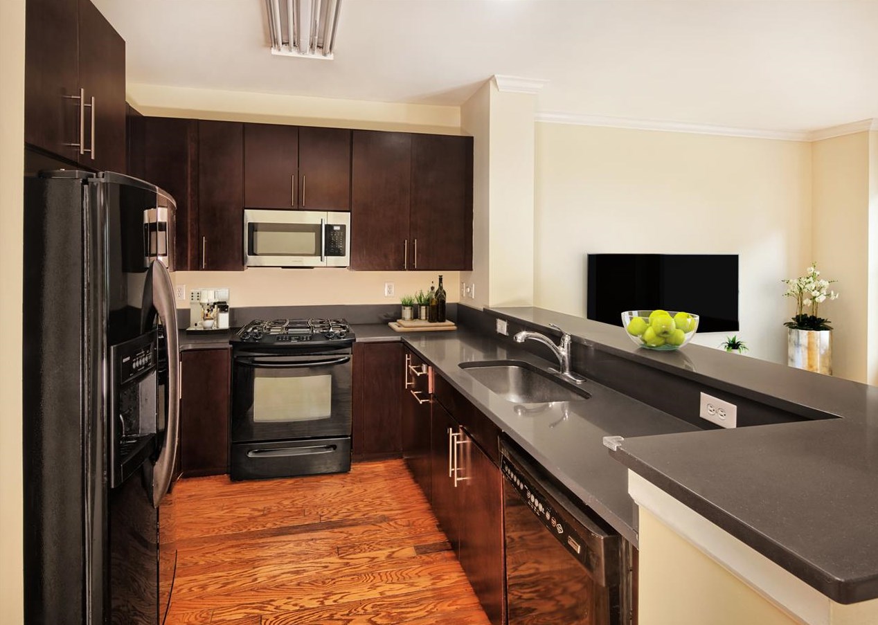 157 Lydia Dr, West New York, NJ 07093-8380