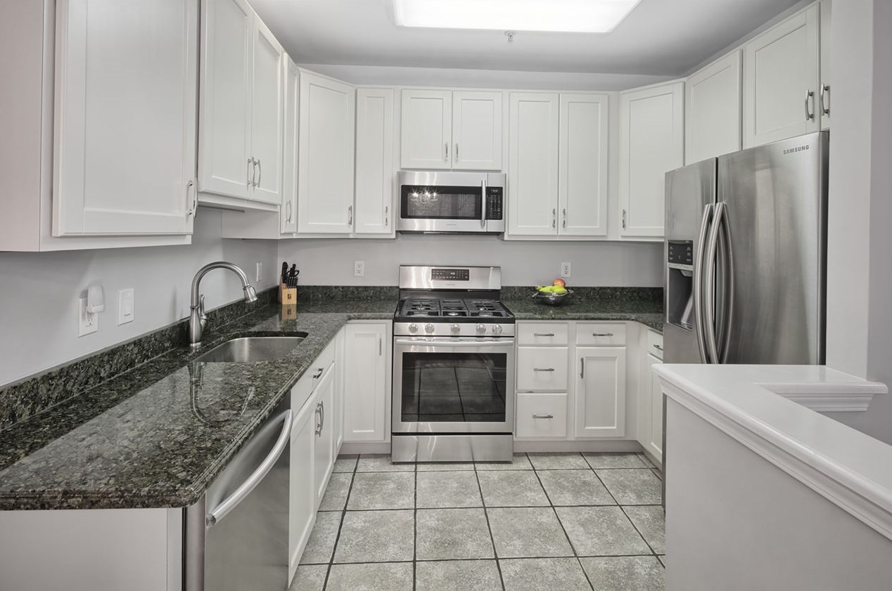 280 Roslyn Ct, West New York, NJ 07093-8323