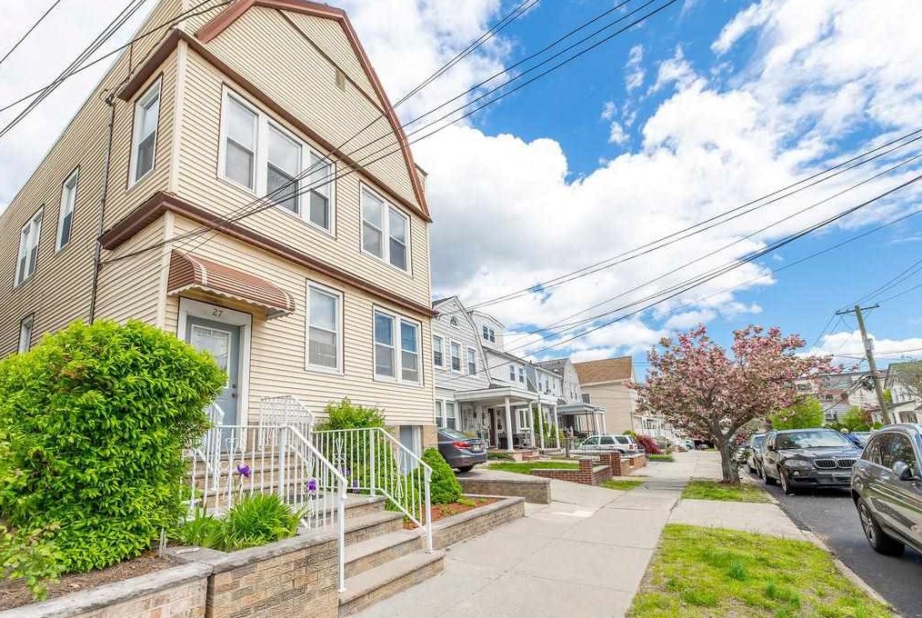 27 E 46th St, Bayonne, NJ 07002
