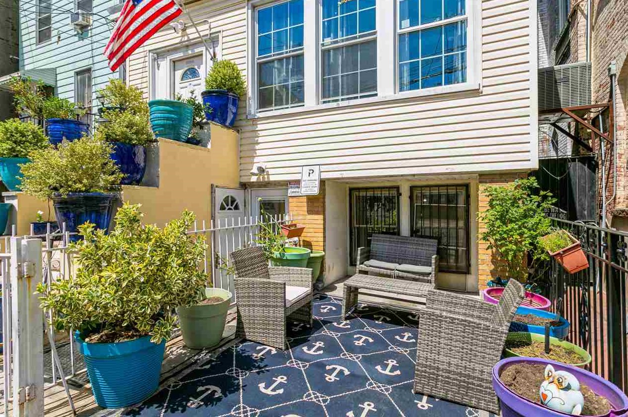 70 Bowers St, Jersey City, NJ 07307-2001