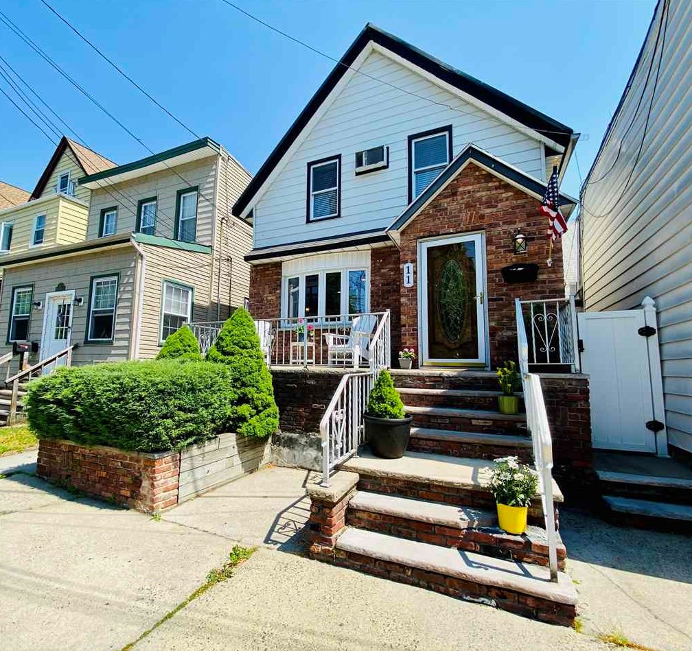 11 W 39th St, Bayonne, NJ 07002