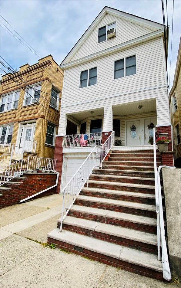 139 W 28th St, Bayonne, NJ 07002