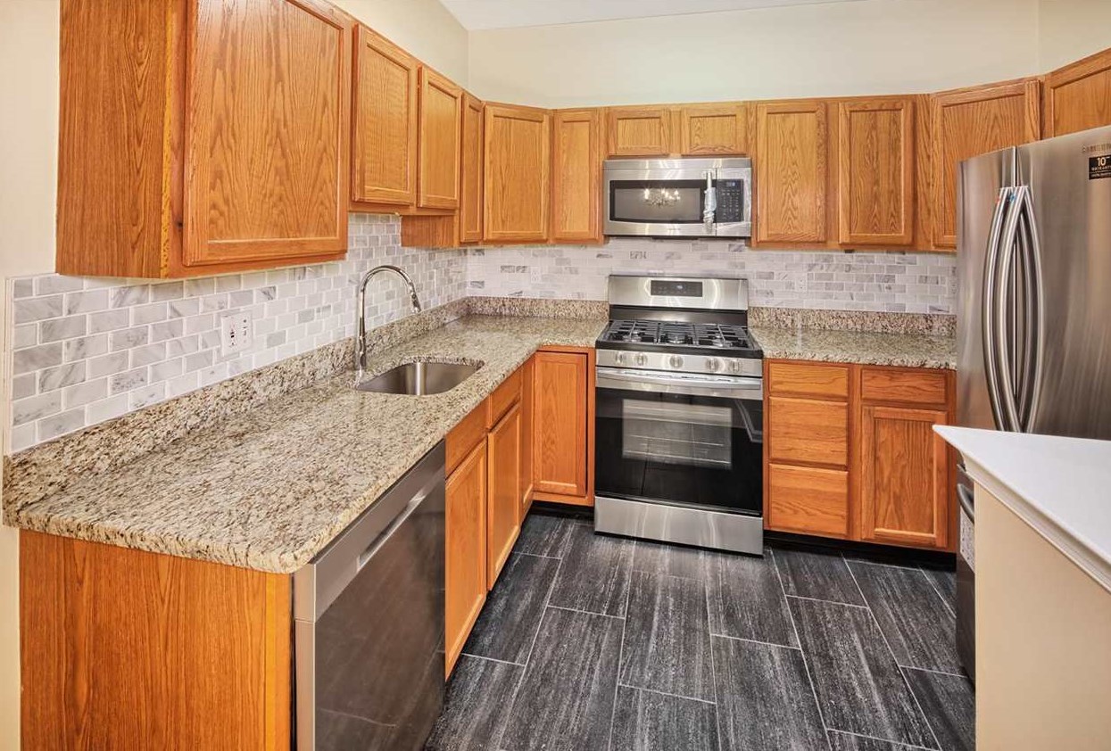 348 Oswego Ct, West New York, NJ 07093